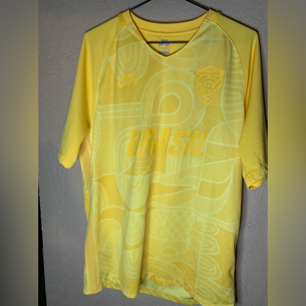 Nike Jersey Skateboarding Mens Large Golden Yellow Brasil #10 Dri Fit V Neck Sho